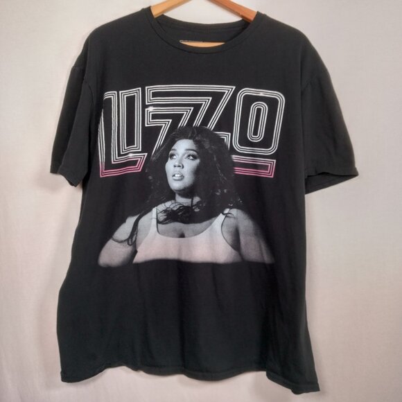 Lizzo Shirt XL The Special Tour 2023 Graphic Pop Music Rap Singer Flute Artist - Picture 2 of 8